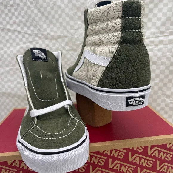 Vans Men’s Sk8-Hi
Desert Skulis Grape Leaf/ VN0A32QGRQV Sneakers - Picture 8 of 16